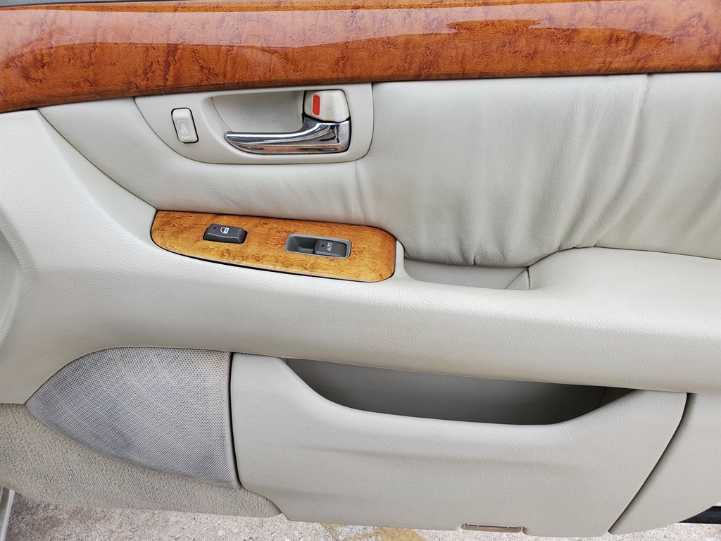 2001 Lexus LS 430 photo
