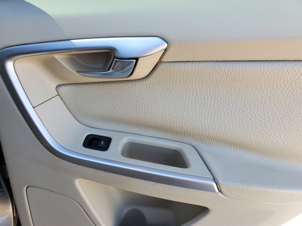 2011 Volvo XC60 T6 photo