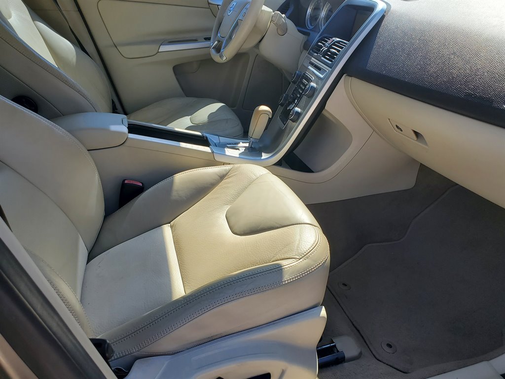 2011 Volvo XC60 T6 photo