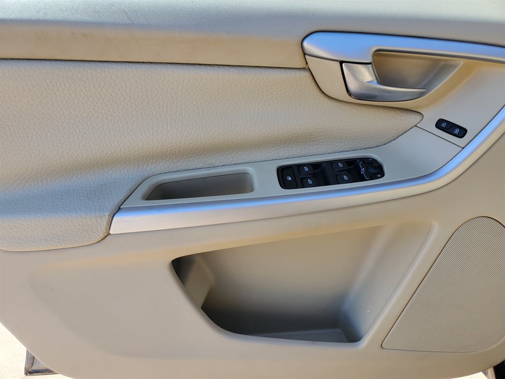 2011 Volvo XC60 T6 photo