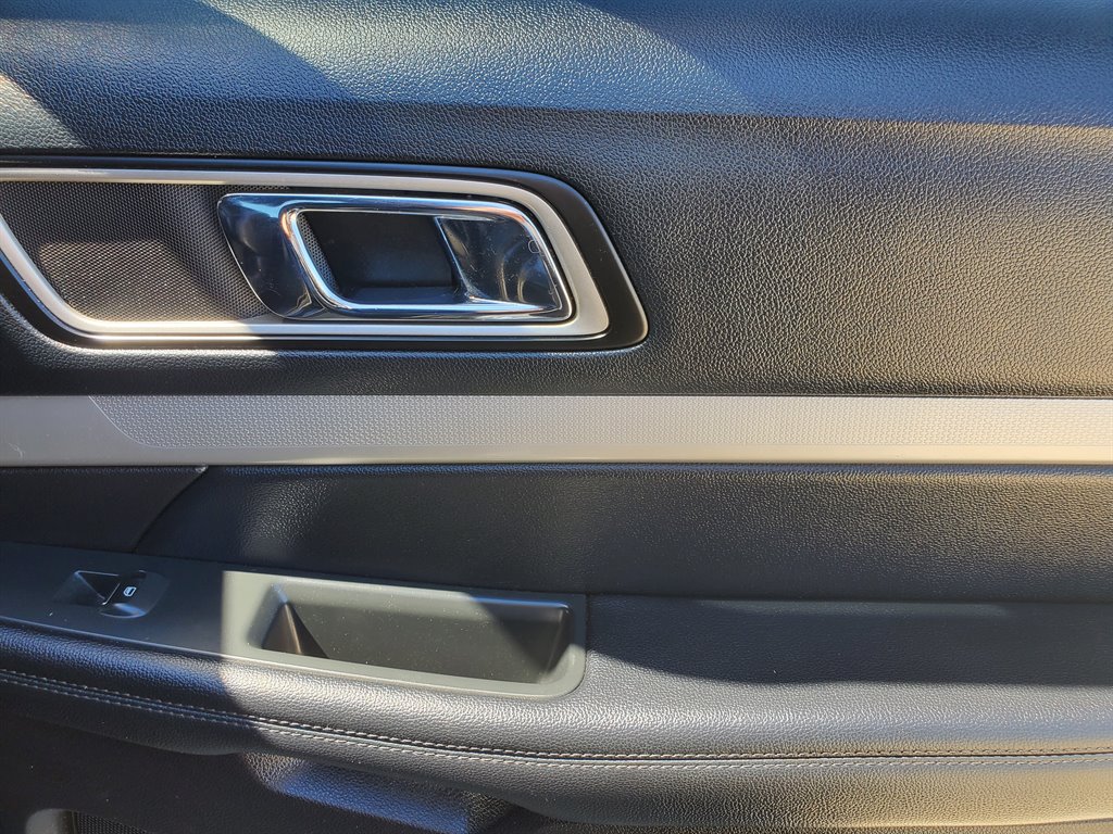 2016 Ford Explorer XLT photo