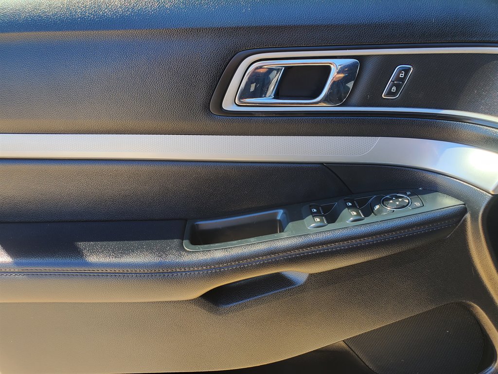 2016 Ford Explorer XLT photo