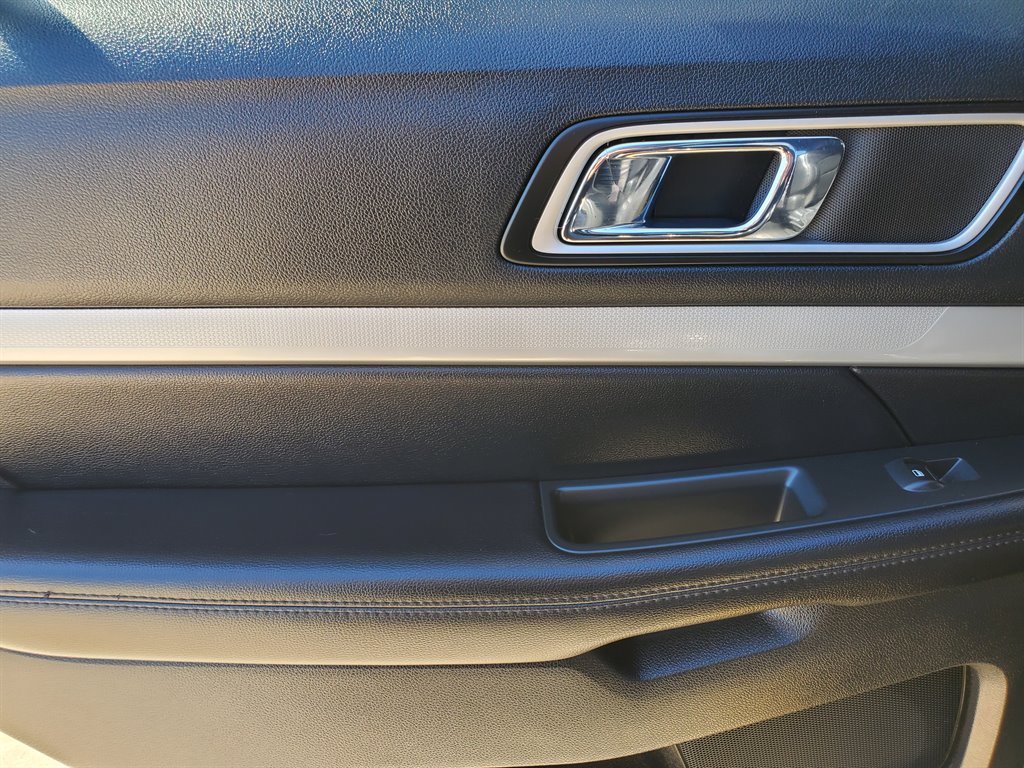 2016 Ford Explorer XLT photo