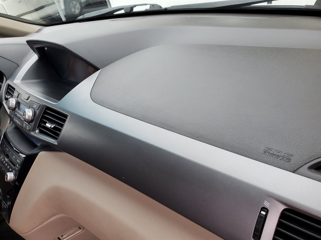 2011 Honda Odyssey EX-L w/DVD photo