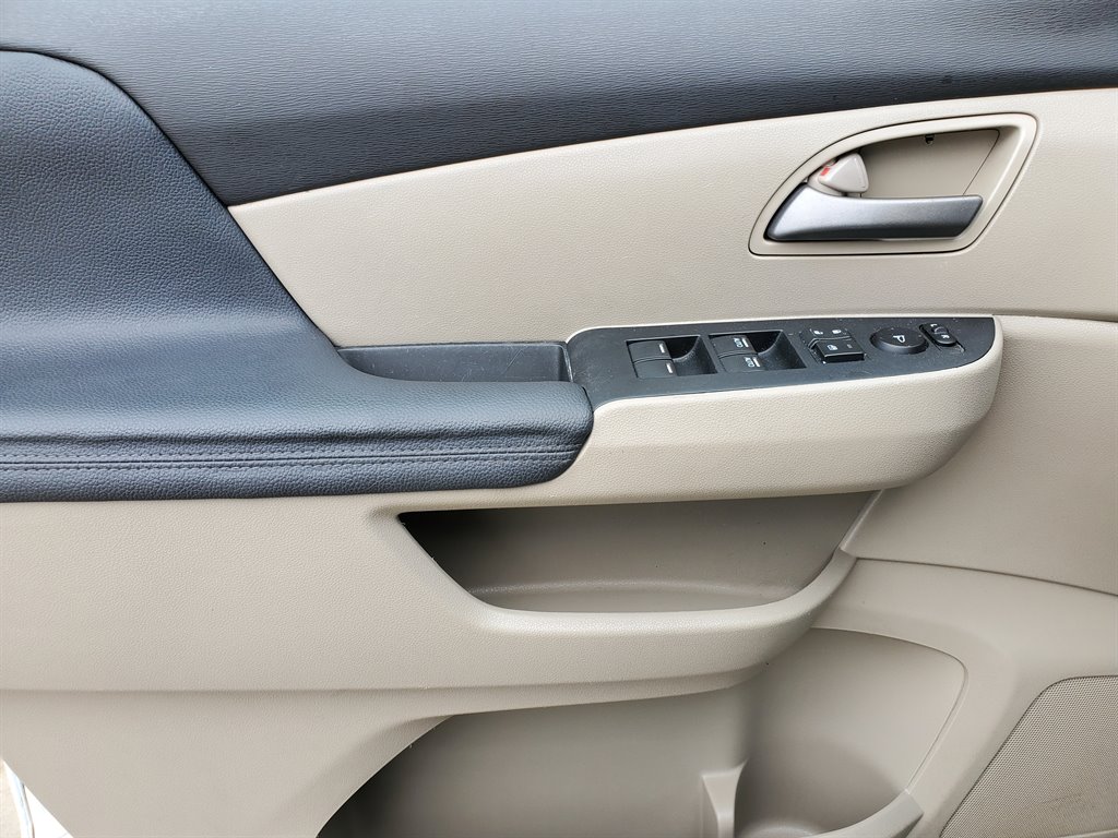 2011 Honda Odyssey EX-L w/DVD photo