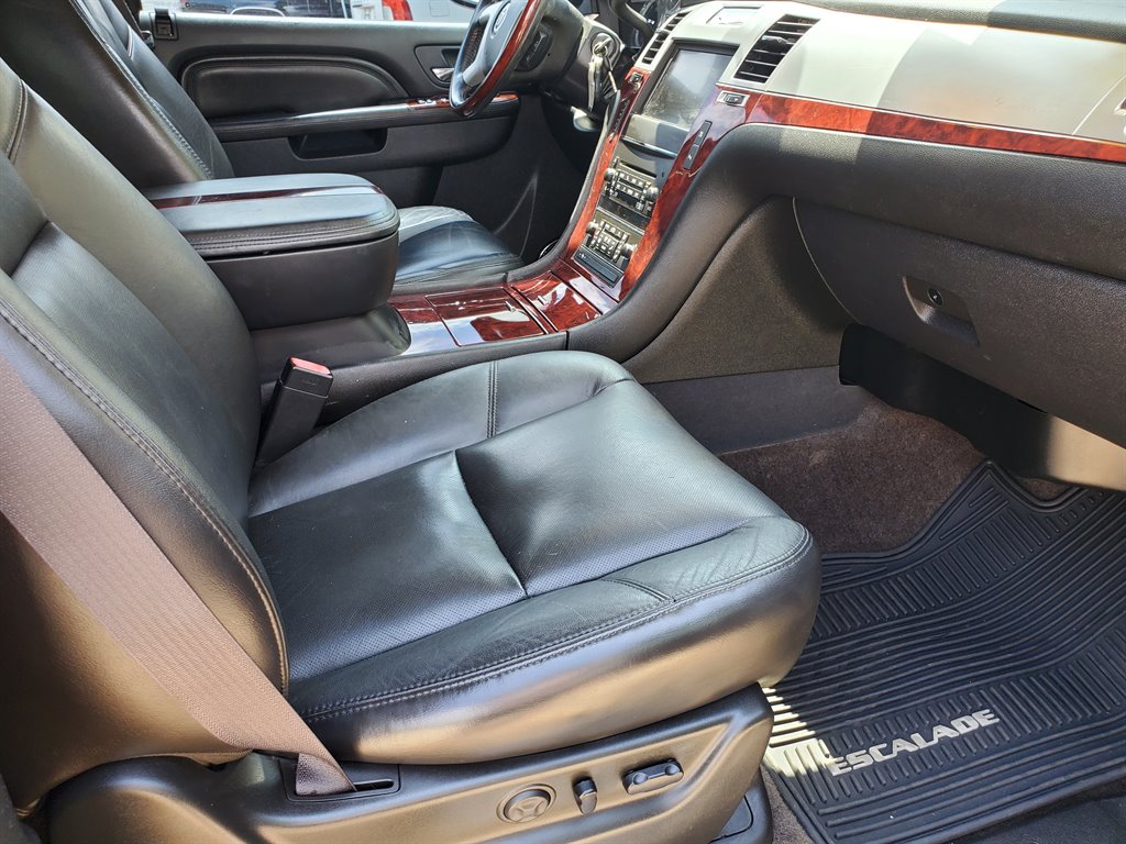 2011 Cadillac Escalade photo