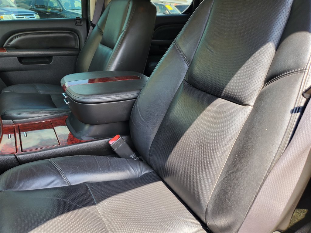 2011 Cadillac Escalade photo