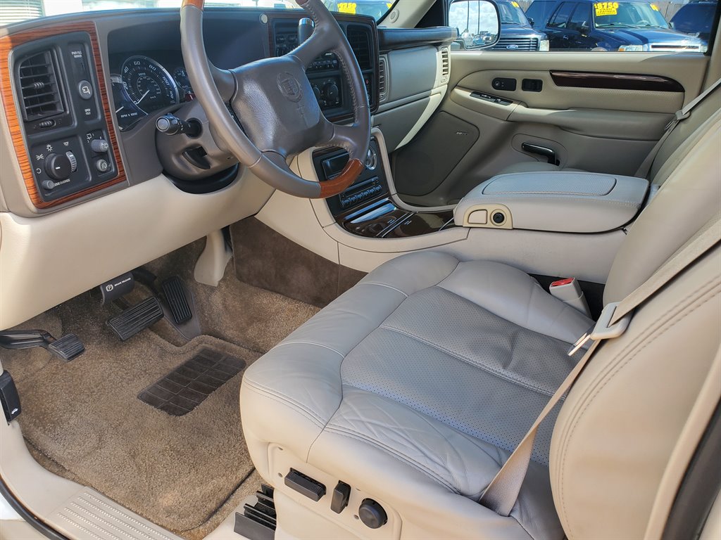 2002 Cadillac Escalade photo