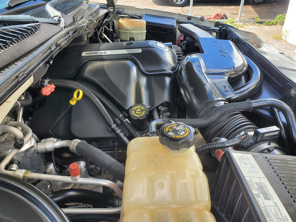 2002 Cadillac Escalade photo
