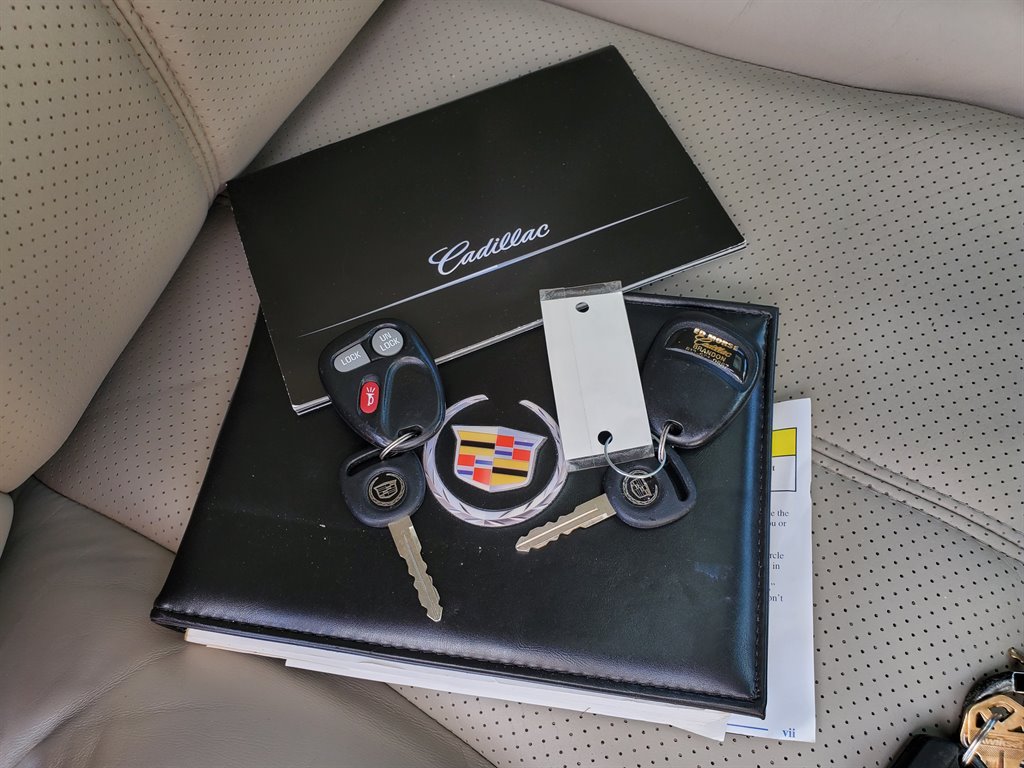 2002 Cadillac Escalade photo