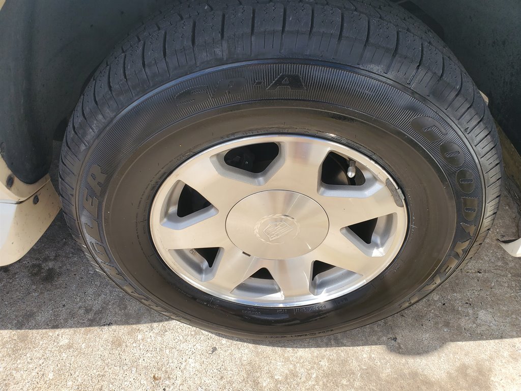2002 Cadillac Escalade photo