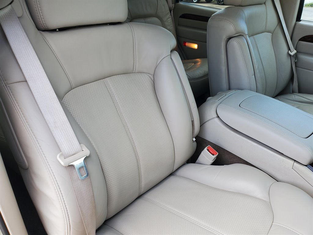 2002 Cadillac Escalade photo
