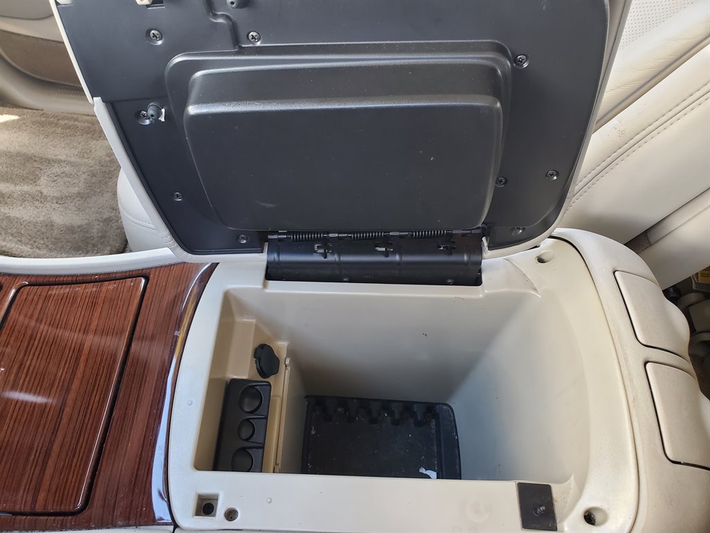 2002 Cadillac Escalade photo