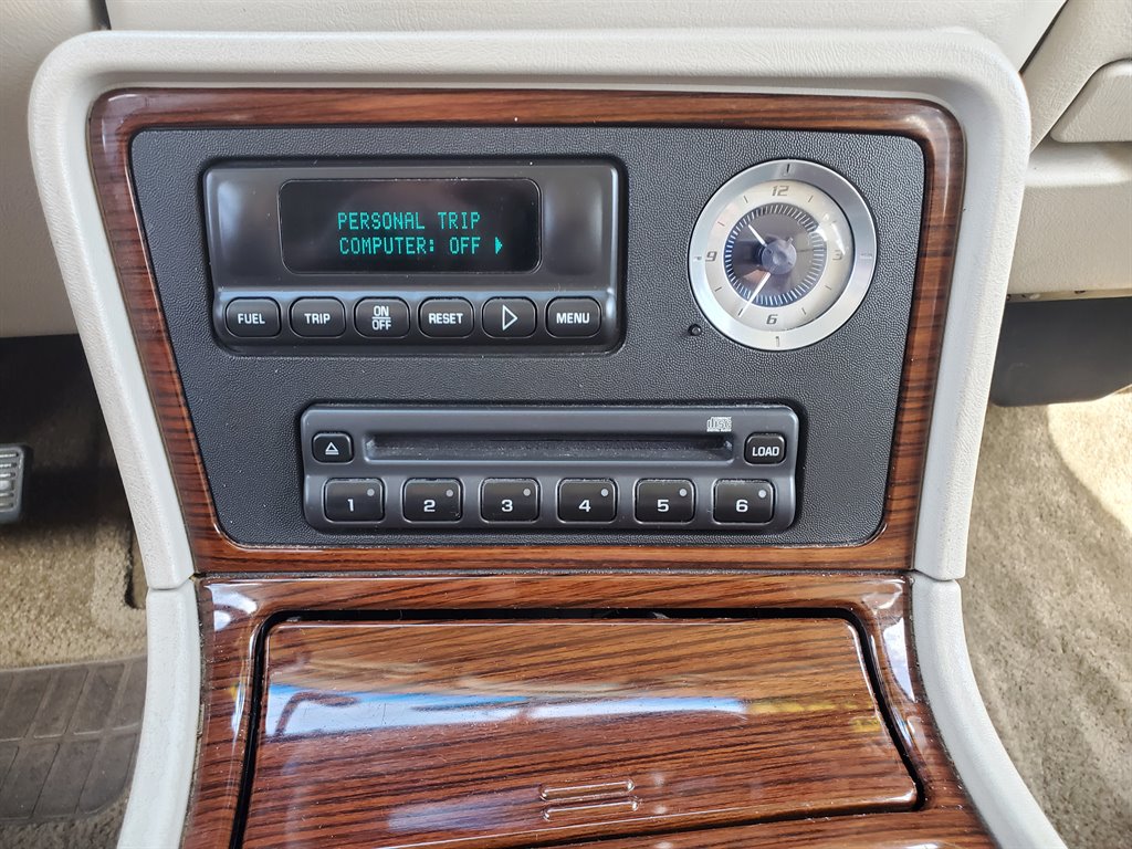 2002 Cadillac Escalade photo