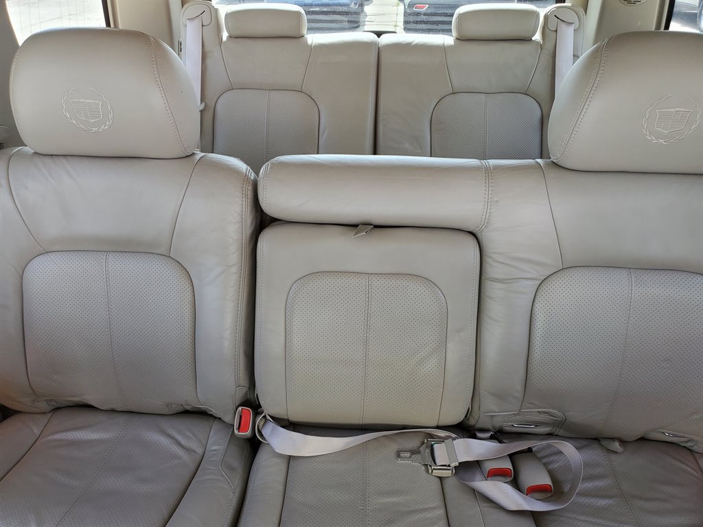 2002 Cadillac Escalade photo