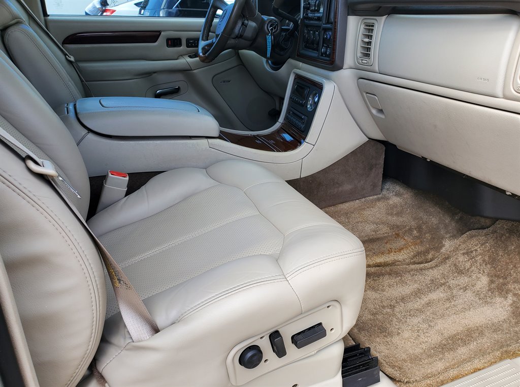 2002 Cadillac Escalade photo