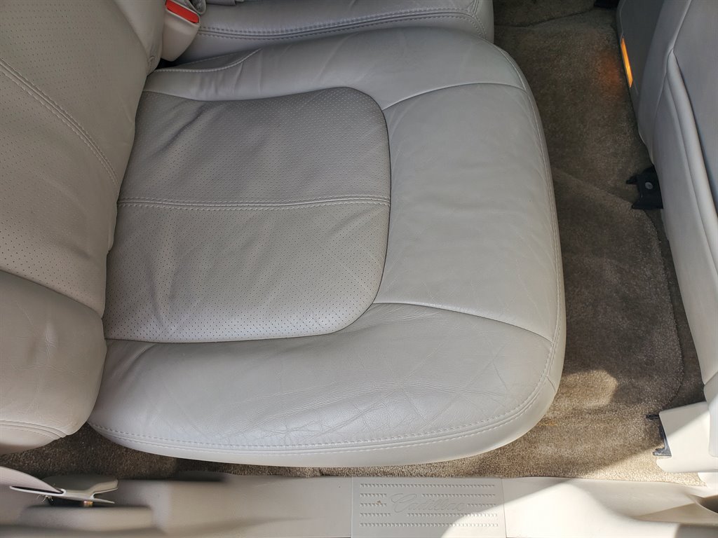 2002 Cadillac Escalade photo