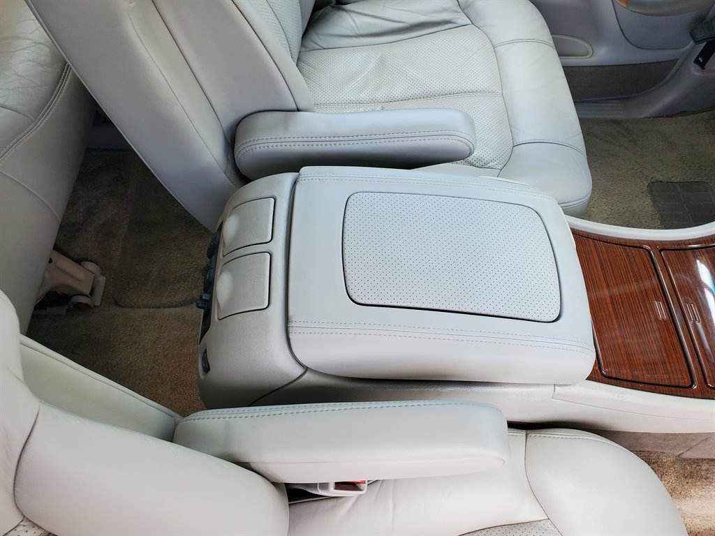2002 Cadillac Escalade photo