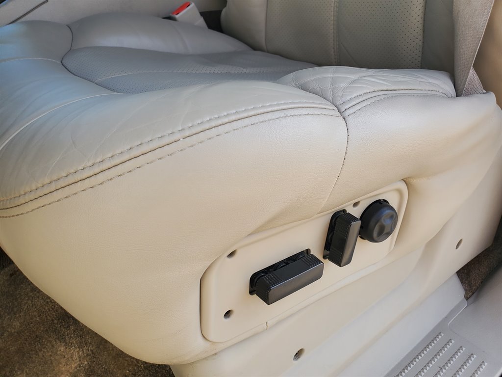 2002 Cadillac Escalade photo