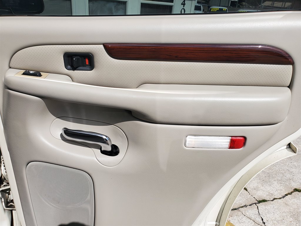 2002 Cadillac Escalade photo