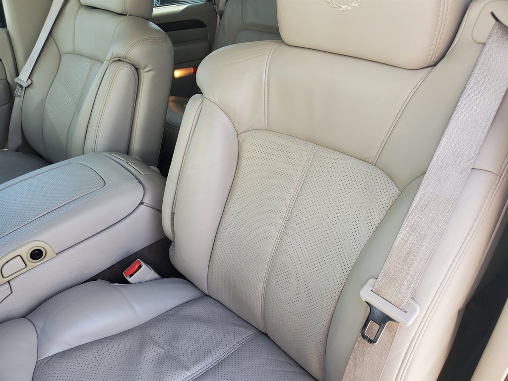 2002 Cadillac Escalade photo