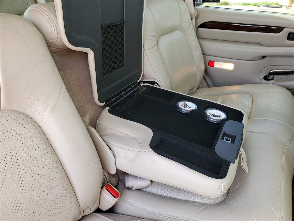 2002 Cadillac Escalade photo