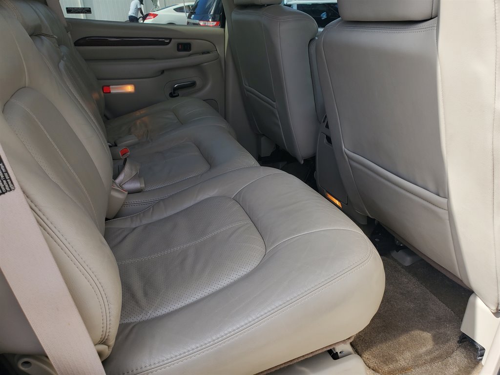 2002 Cadillac Escalade photo
