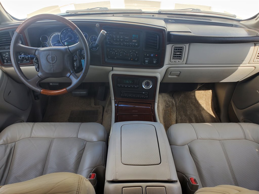 2002 Cadillac Escalade photo