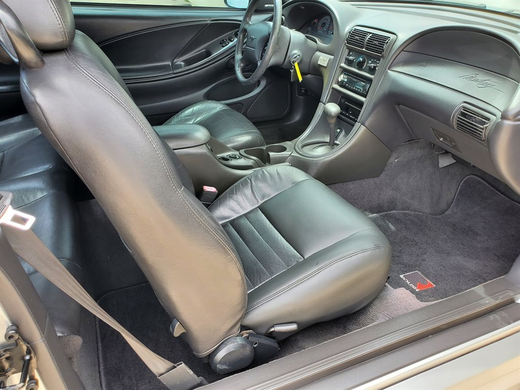 2000 Ford Mustang GT photo
