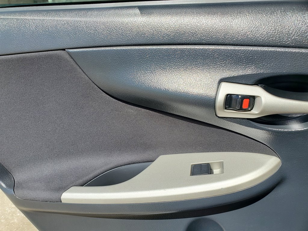 2013 Toyota Corolla L photo