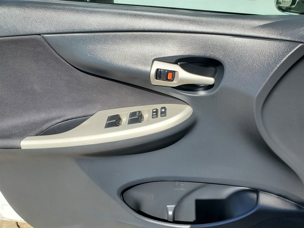 2013 Toyota Corolla L photo