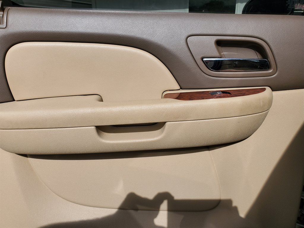 2011 Chevrolet Suburban LTZ 1500 photo