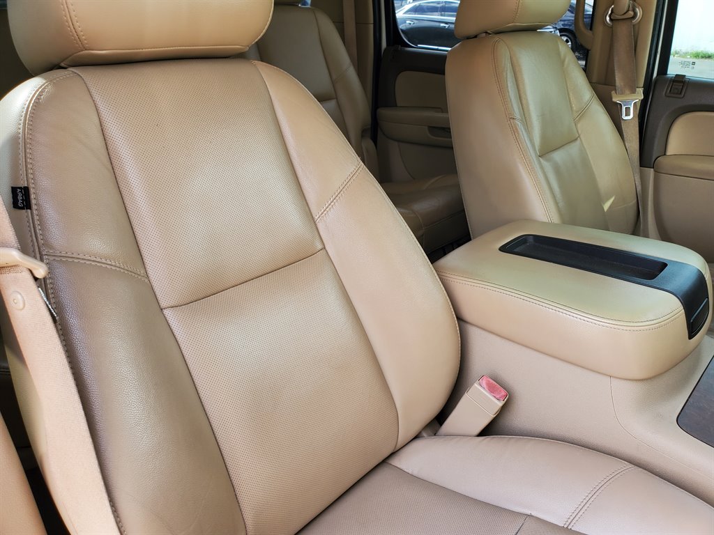 2011 Chevrolet Suburban LTZ 1500 photo