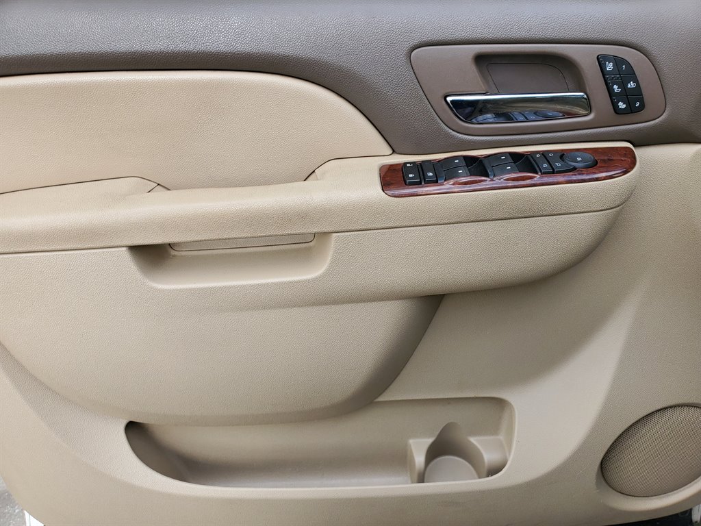 2011 Chevrolet Suburban LTZ 1500 photo