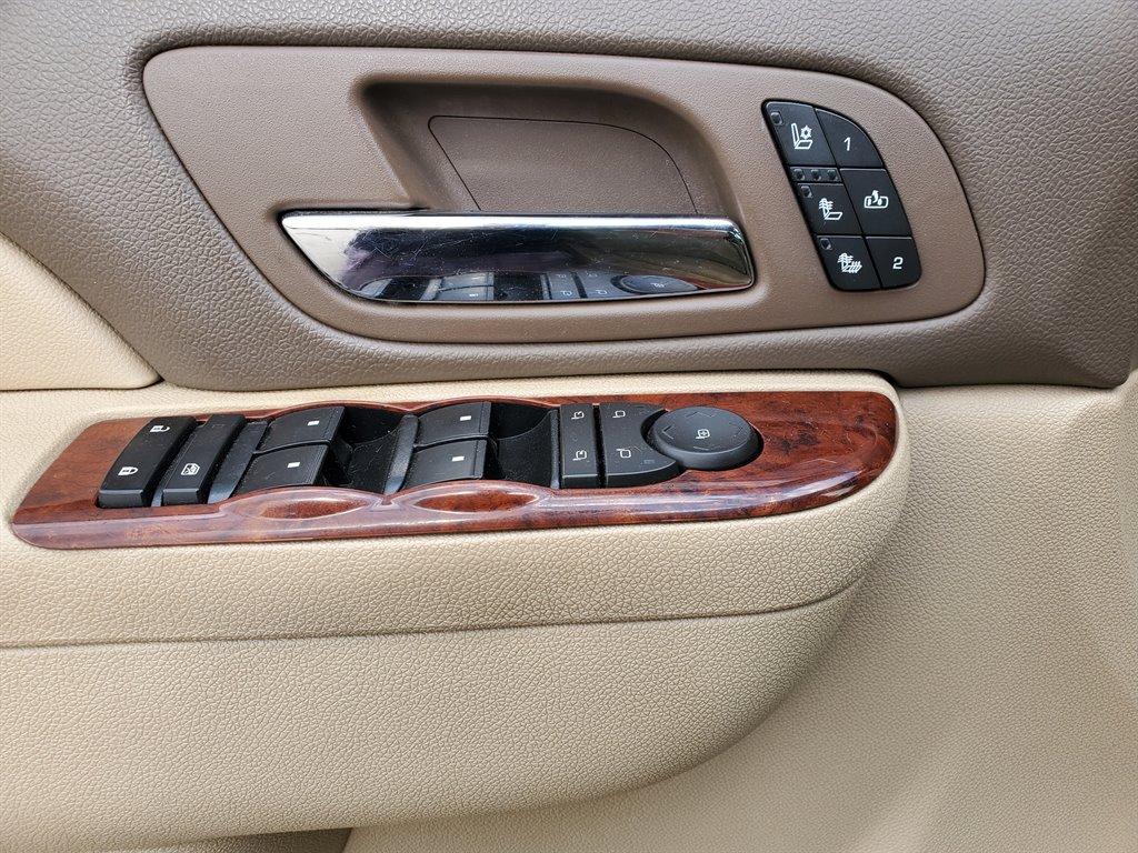 2011 Chevrolet Suburban LTZ 1500 photo