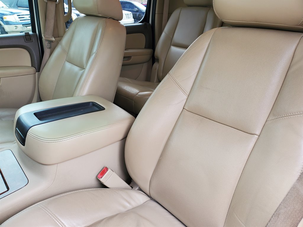 2011 Chevrolet Suburban LTZ 1500 photo