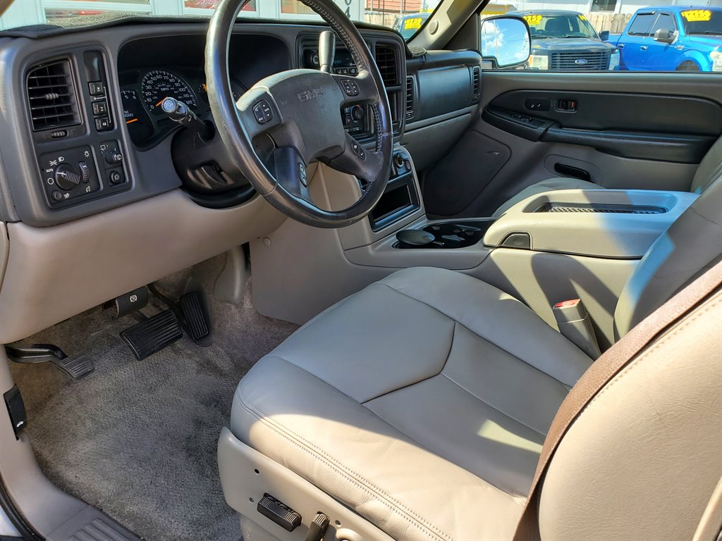 2003 GMC Yukon XL 1500 photo