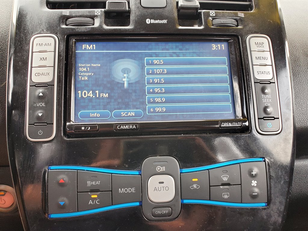 2014 Nissan LEAF S photo