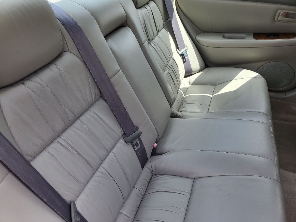2001 Lexus ES - $4,750