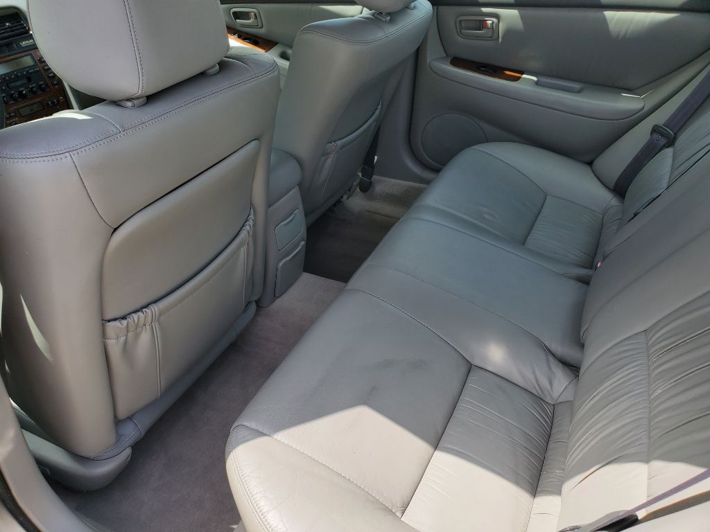 2001 Lexus ES - $4,750
