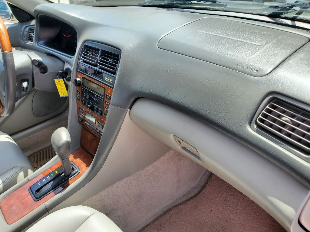 2001 Lexus ES - $4,750