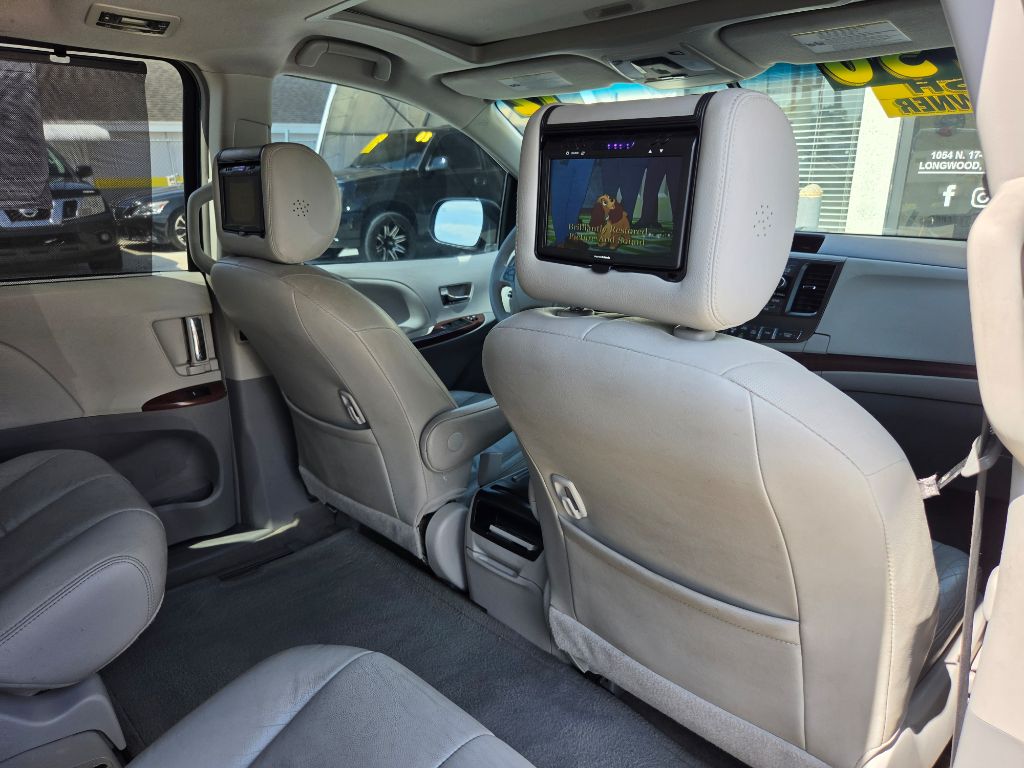 2012 Toyota Sienna - $8,250