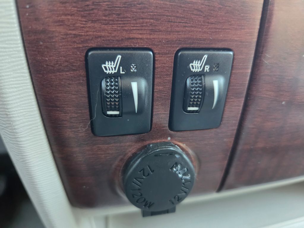 2012 Toyota Sienna - $8,250