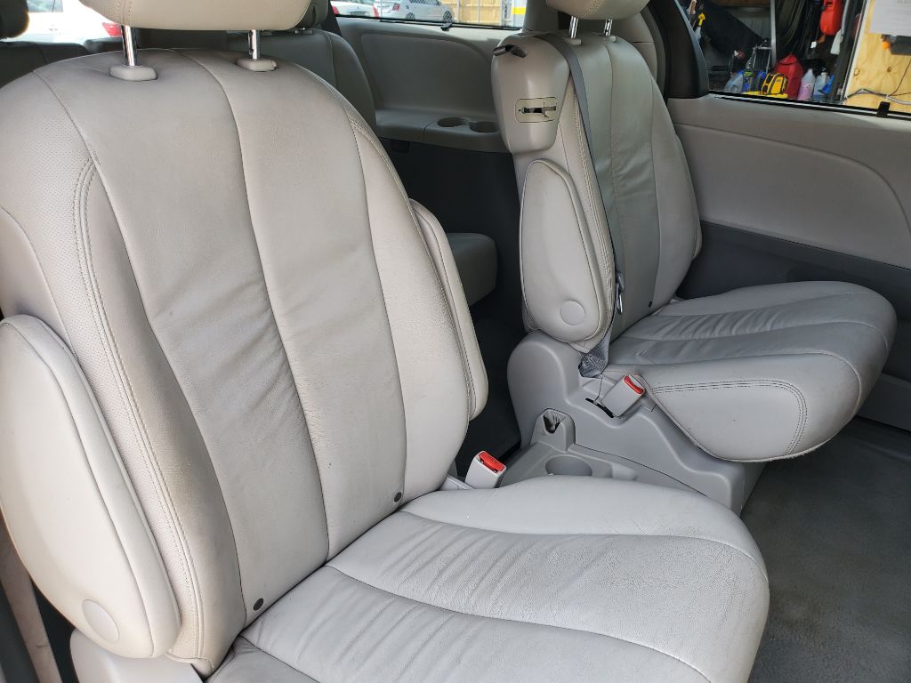 2012 Toyota Sienna - $8,750
