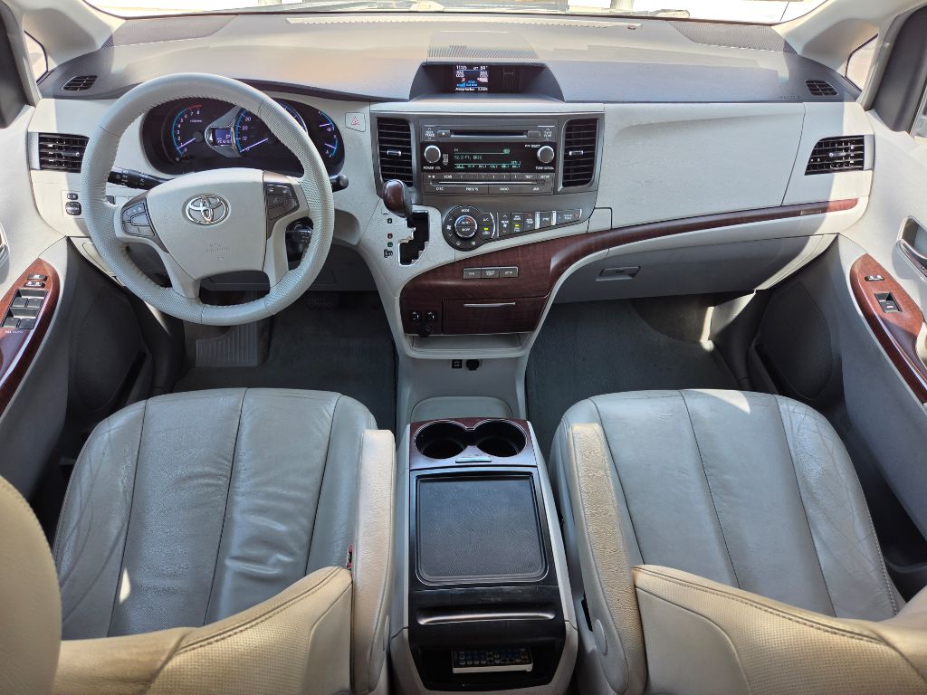 2012 Toyota Sienna - $8,250