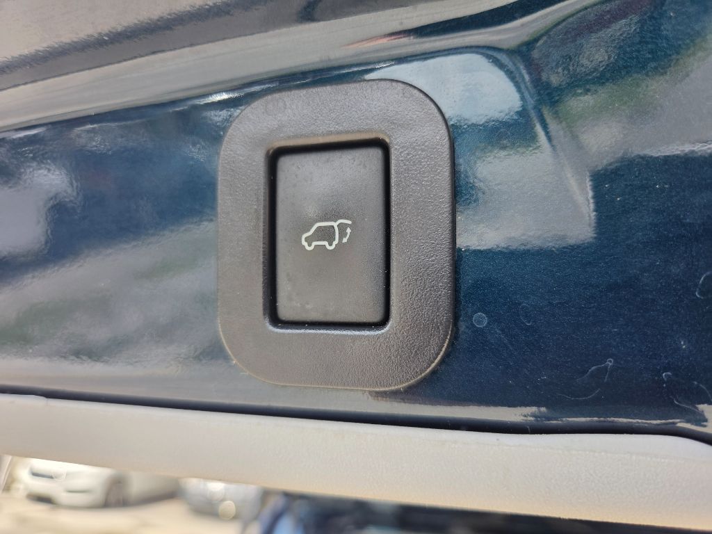 2012 Toyota Sienna - $7,750