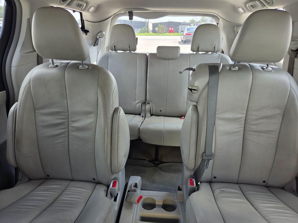 2012 Toyota Sienna - $7,750