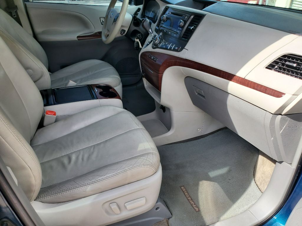 2012 Toyota Sienna - $8,750