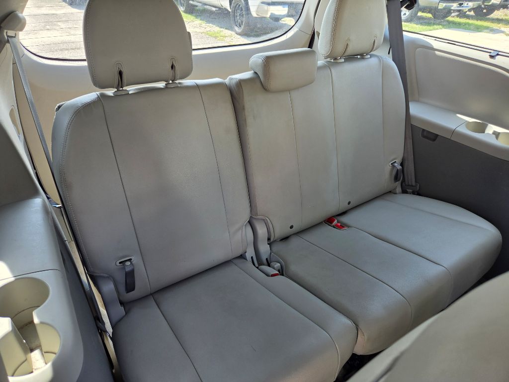 2012 Toyota Sienna - $8,250