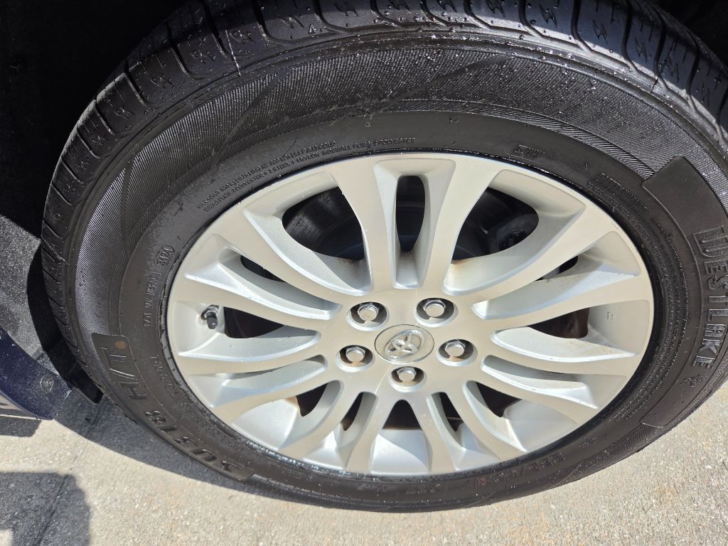 2012 Toyota Sienna - $7,750
